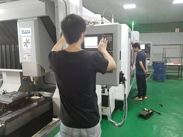 数控加工中心CNC